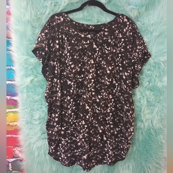 Simply Vera Vera Wang Black and Gray V-Neck Floral Blouse Size XXL - Picture 3 of 10